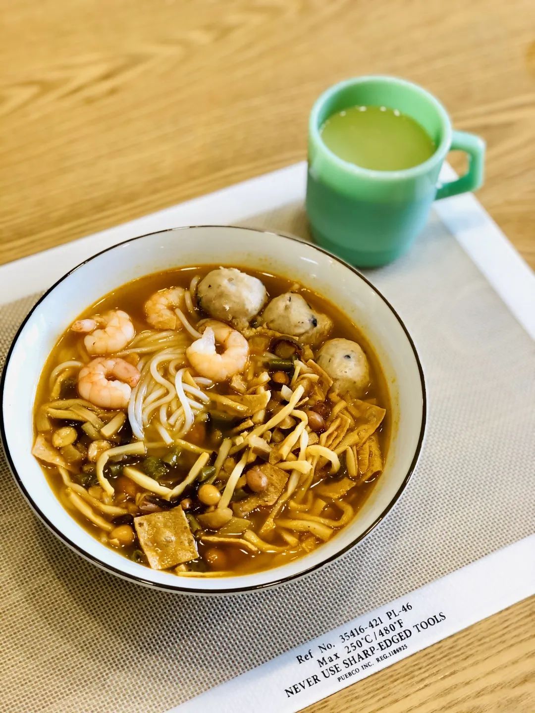 螺蛳粉配色的篮球鞋,螺蛳粉篮球鞋