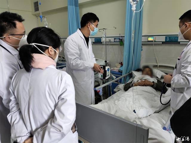 高烧39多一直反反复复如何解决,30岁男高烧反反复复不退