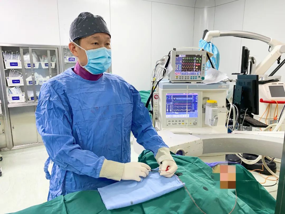 【专家在身边】“一触即发”的痛，她已10多年没有笑过……这病为何久治不愈？