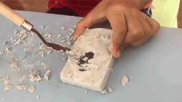 自从入了这个盒子，娃就沉迷于当医生、做手术，完全不理我