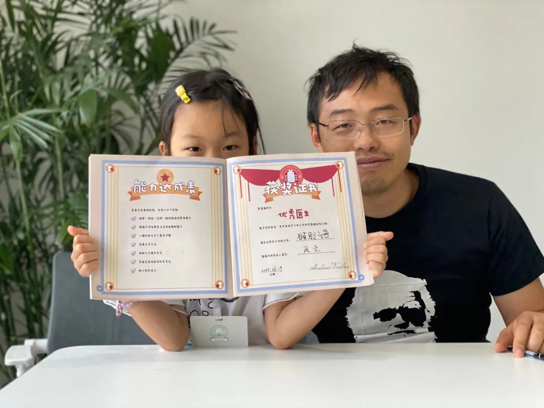 自从入了这个盒子，娃就沉迷于当医生、做手术，完全不理我