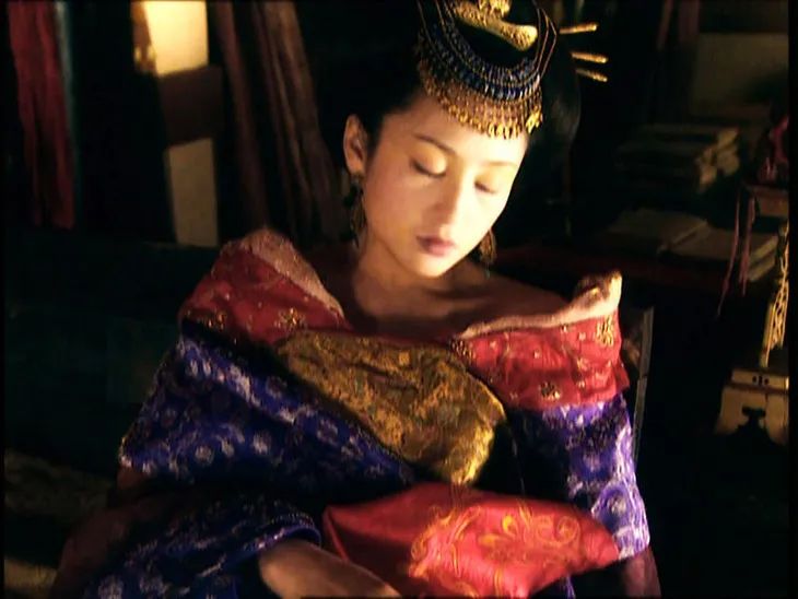 毛戈平的粉霜和唐毅的哪个好,毛戈平和唐毅的品牌哪个好