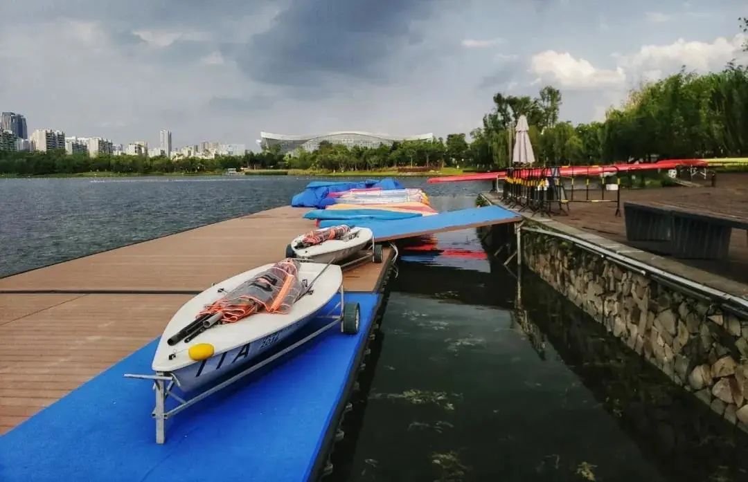 无边泳池、皮划艇湖区、室内篮球馆…原来成都高新的公园里有这么多运动空间！