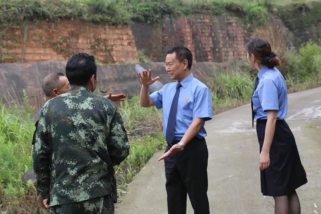 村里有矿却高兴不起来，因为......