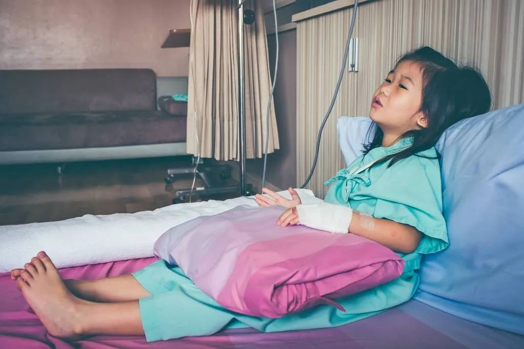 4岁小孩发热吃过药多久能退热,4岁小孩输液三天还在发热怎么办