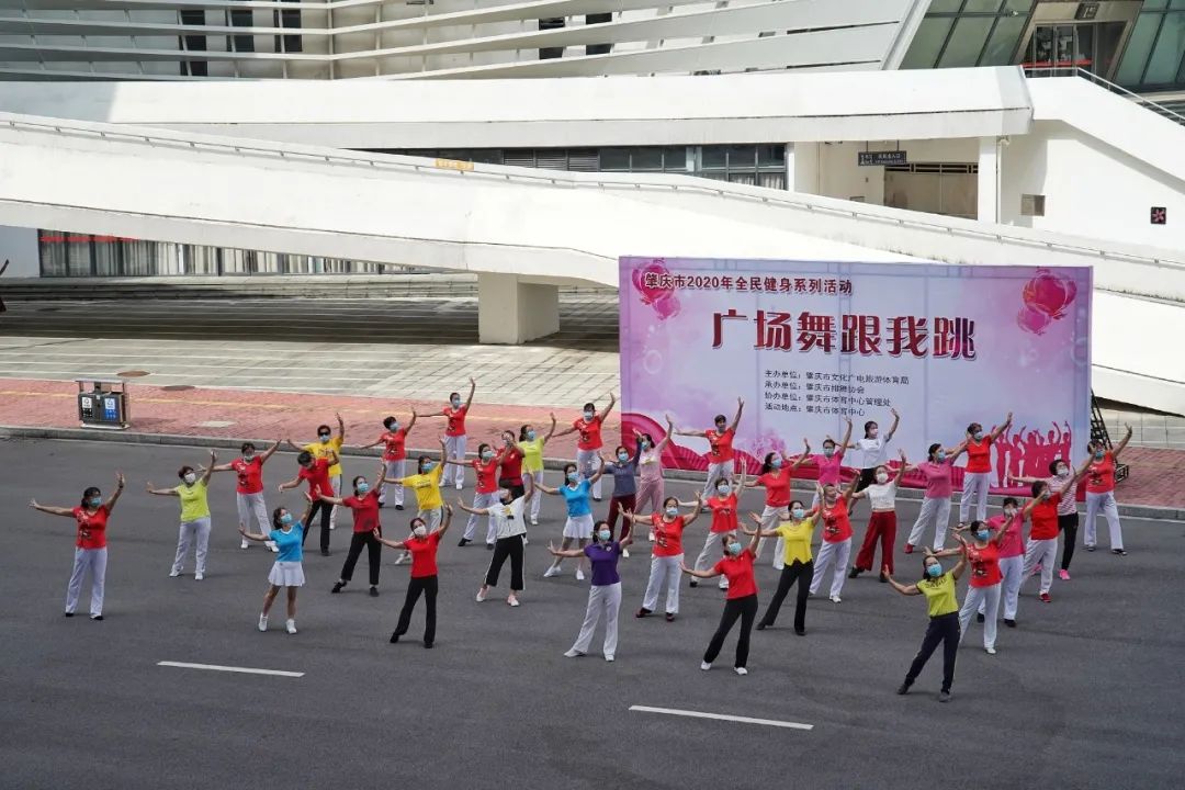 全民健身广场舞动起来视频,开心健身广场舞幸福跳起来