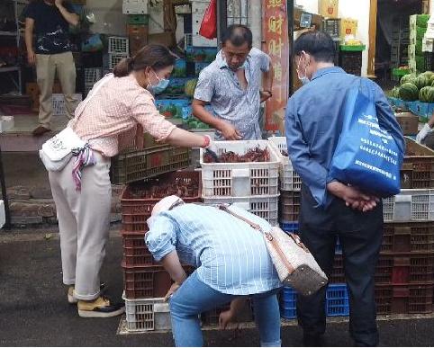 直面疫情，健身房女老板做起了“卖虾姑娘”