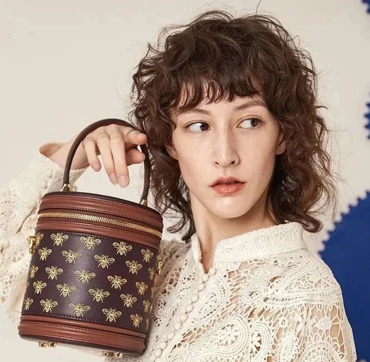 閫涜灏忎紬鍖呭寘,閫涜鎾炲寘