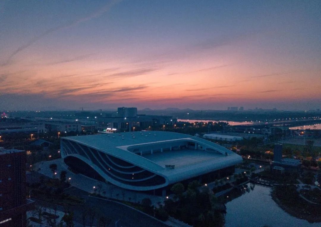 你好这里是成都翻译英文,你知道武汉商学院么