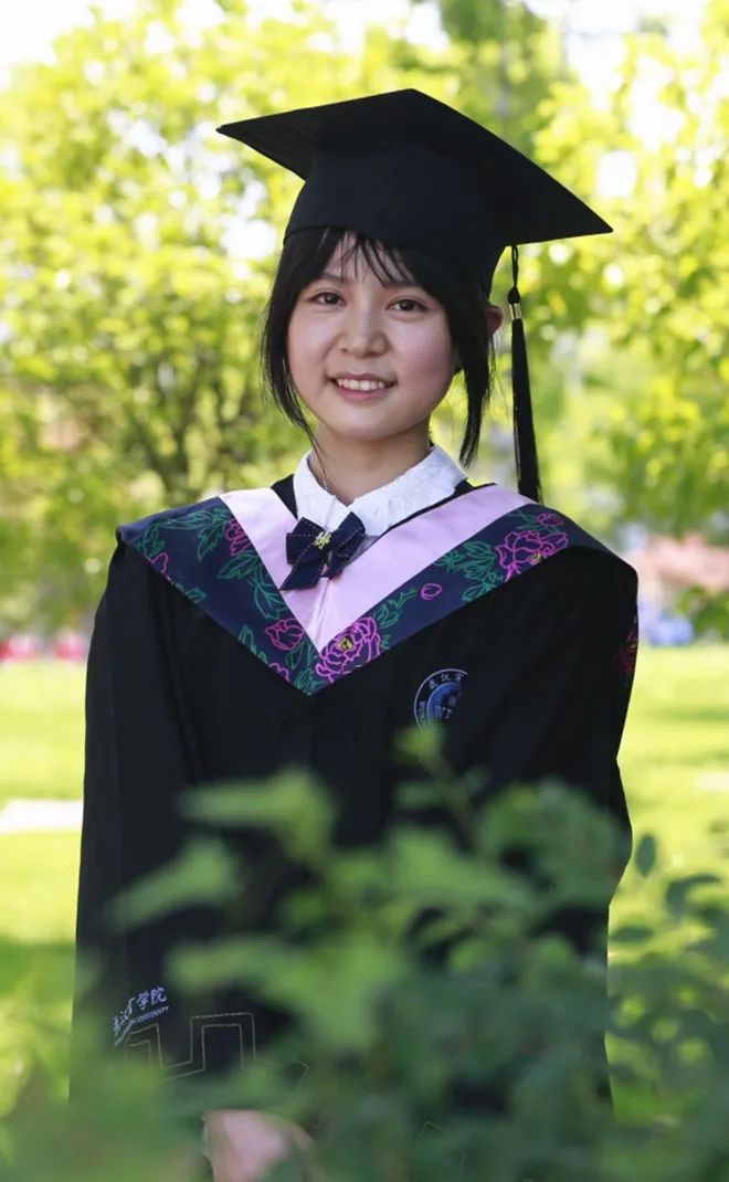 你好这里是成都翻译英文,你知道武汉商学院么