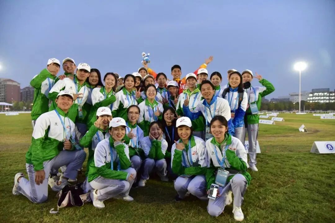 你好这里是成都翻译英文,你知道武汉商学院么