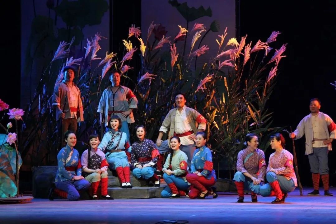 你好这里是成都翻译英文,你知道武汉商学院么