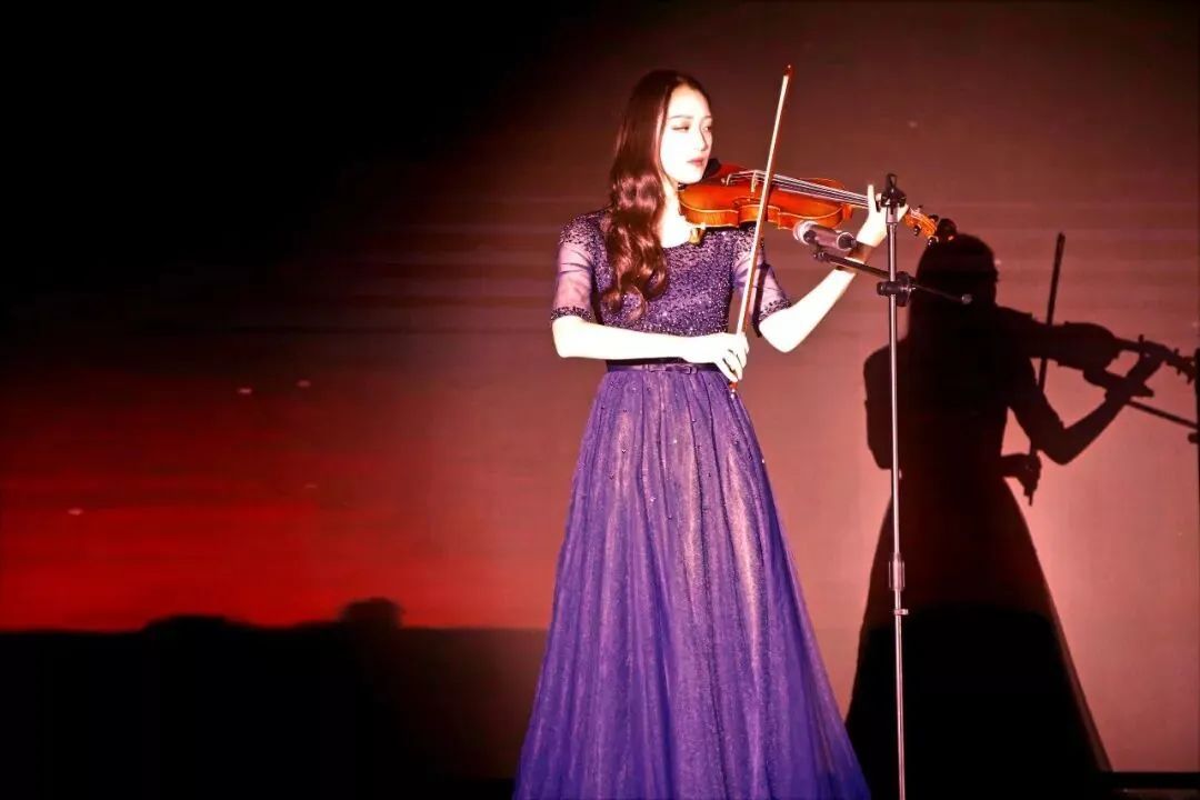 你好这里是成都翻译英文,你知道武汉商学院么