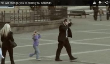 7岁女儿一到周五就喊“肚子疼”,父母送医检查后,医生怒斥道:你们离婚吧