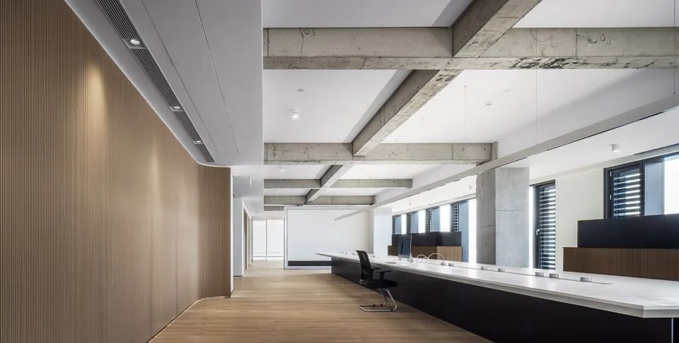 新作|凌笛OFFICE：重现旧工业时代质感/万境设计