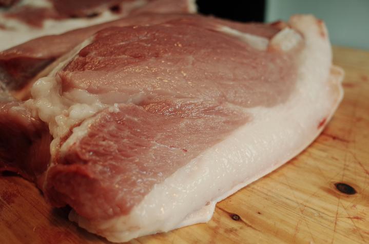 一天只卖一头猪卖完就下班,一天只卖一头猪