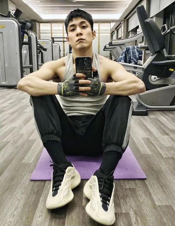 身为富二代的她被骂太做作？“整容式”逆袭的背后难道有高人指点？