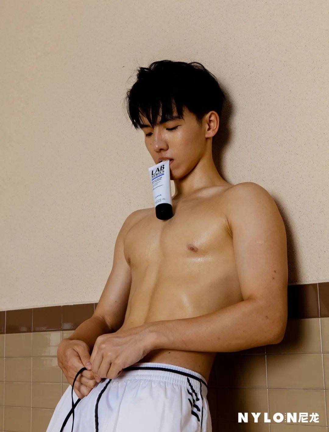 奔赴全国各地，尼龙拍摄了22位青春荷尔蒙扑面来的运动青年