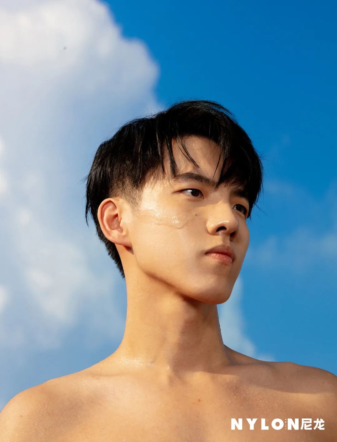 奔赴全国各地,尼龙拍摄了22位青春荷尔蒙扑面来的运动青年