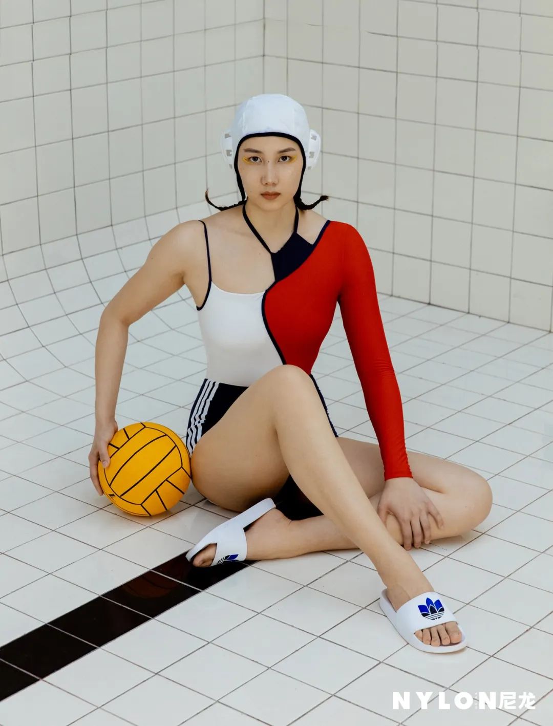 奔赴全国各地,尼龙拍摄了22位青春荷尔蒙扑面来的运动青年