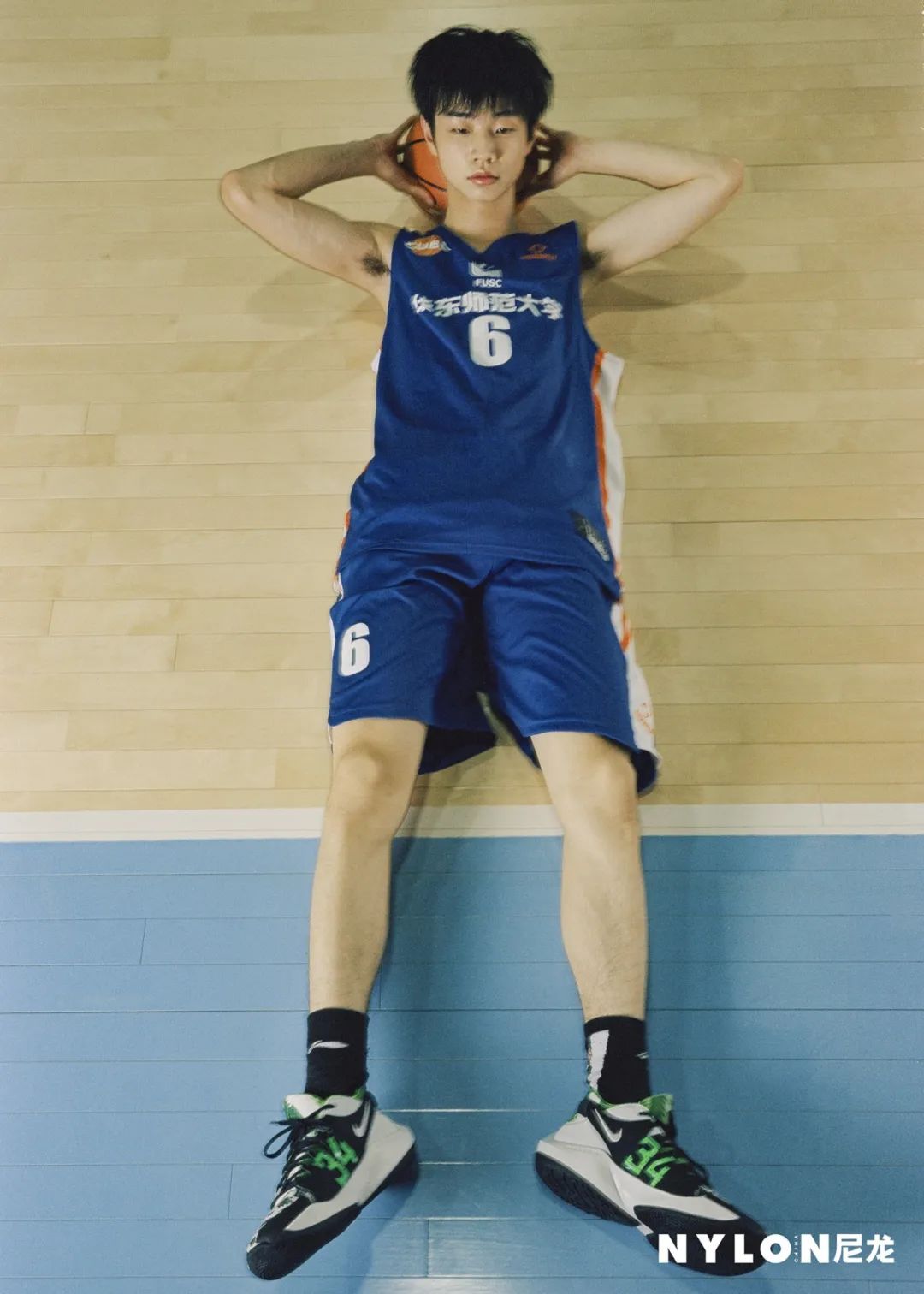 奔赴全国各地,尼龙拍摄了22位青春荷尔蒙扑面来的运动青年