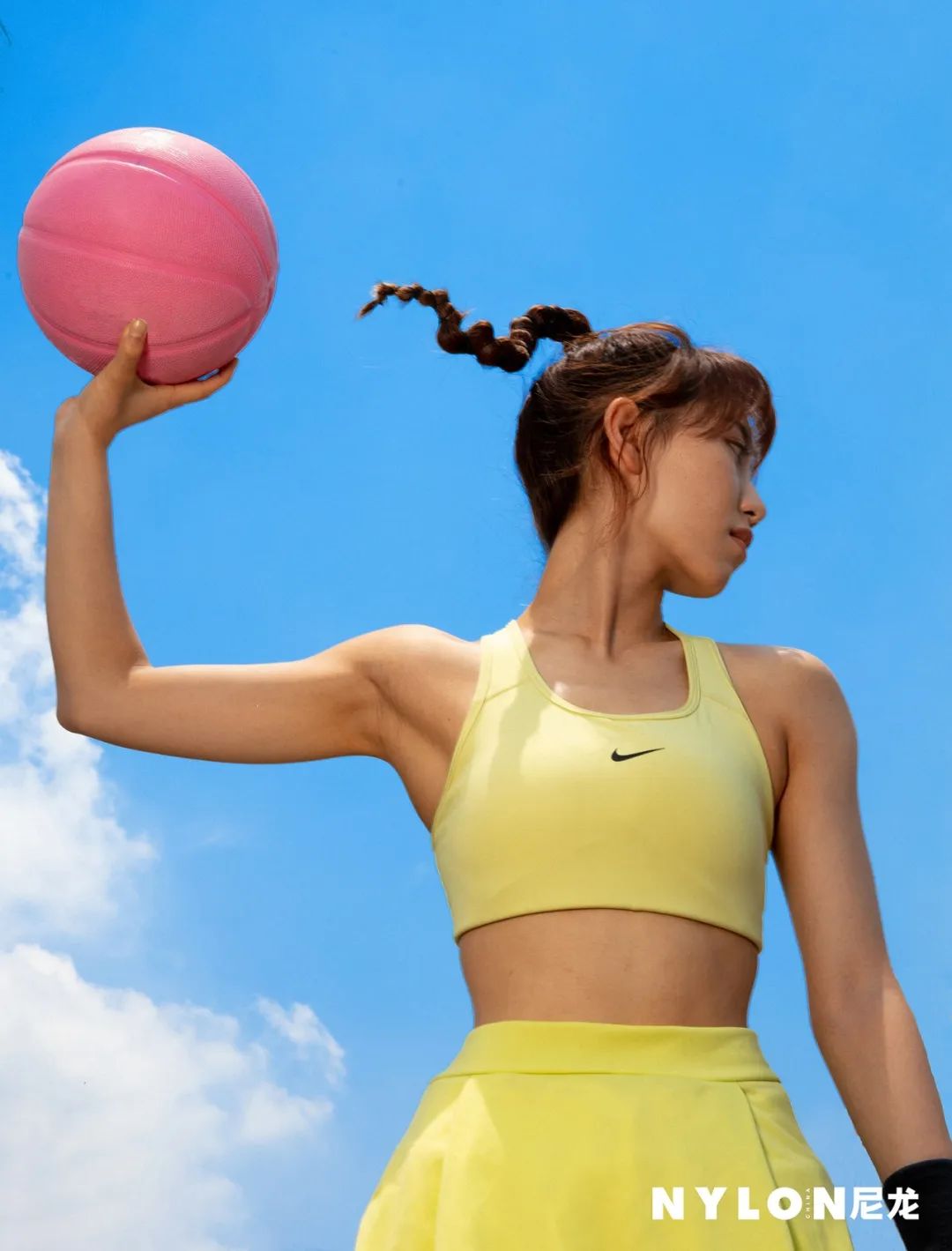 奔赴全国各地，尼龙拍摄了22位青春荷尔蒙扑面来的运动青年