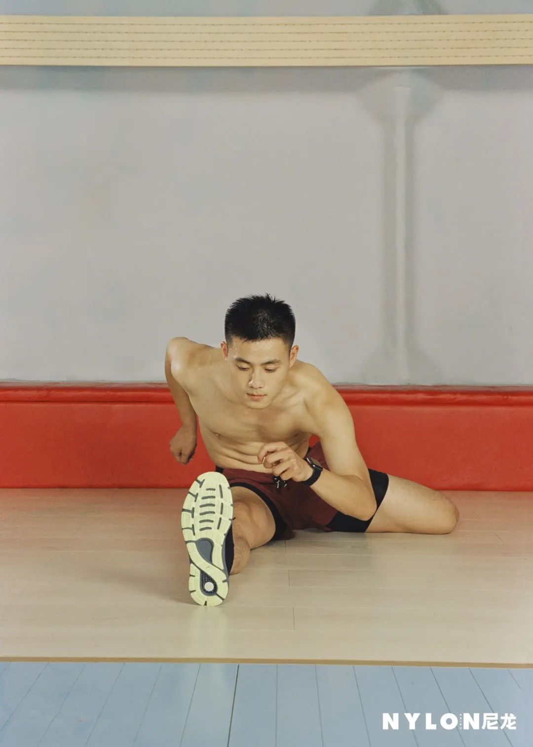 奔赴全国各地，尼龙拍摄了22位青春荷尔蒙扑面来的运动青年