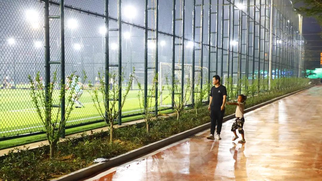 健身、遛弯、打卡……高新区“网红”体育公园喊你做运动