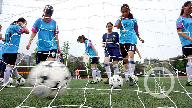 梦想踏上征程流动儿童的足球夏令营开营啦