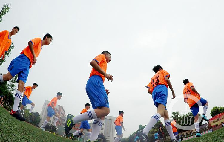 梦想踏上征程流动儿童的足球夏令营开营啦