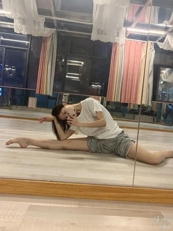 她才是内地版恋爱天后吧?为什么这些小鲜肉都这么喜欢她?