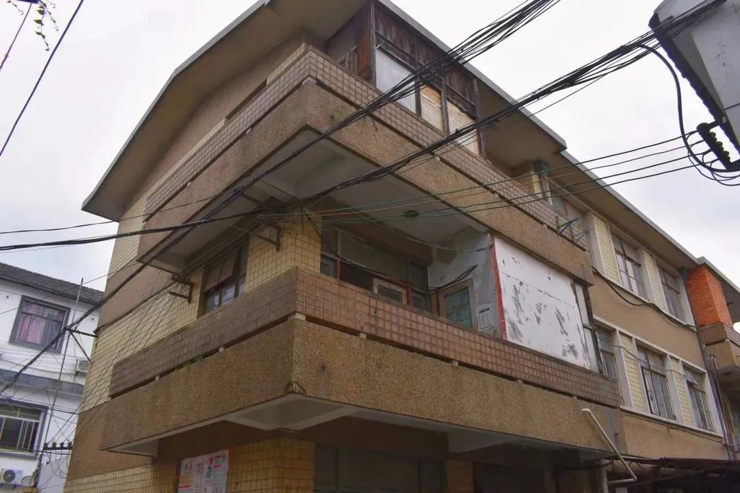 老旧厂房变身高大上创意产业园,老厂房的创意园