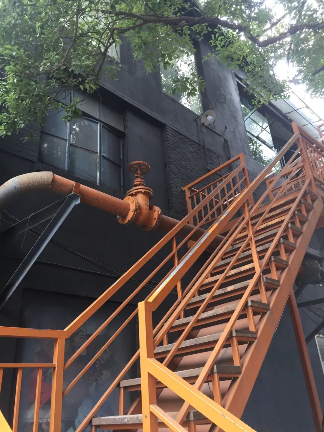 老旧厂房变身高大上创意产业园,老厂房的创意园