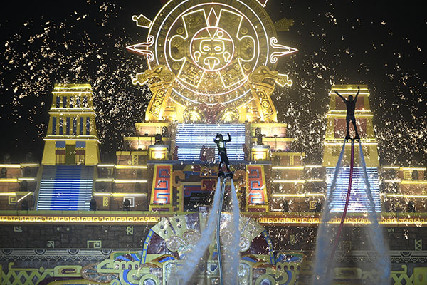 津夜唱响水与火之歌欢乐谷水陆双园助力津城夜生活节