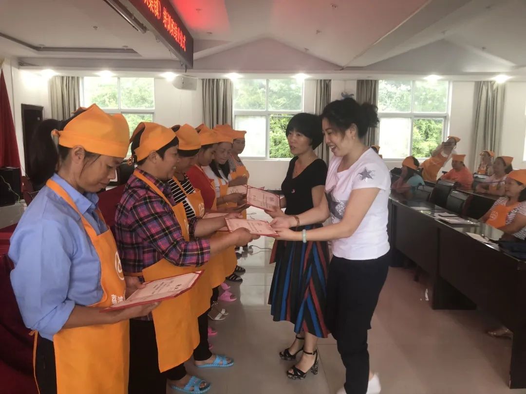 荔波县妇联：搭建创业就业“致富桥”创建幸福之家