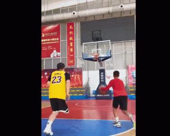 为啥只有一条腿,失去一条腿的人打篮球