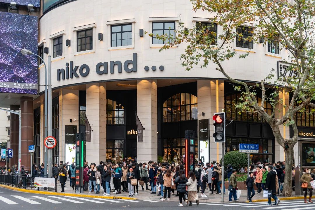 日本杂货店，入华慢慢走