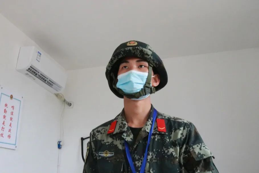 机关向官兵发放慰问金,高原官兵暖心大礼包