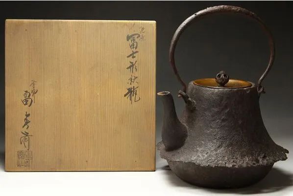 一把烧开水的壶,日式烧茶铁壶