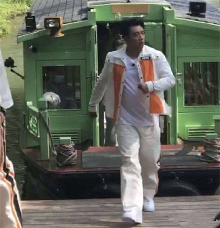 他这是中年发福了吗？