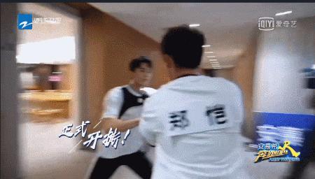 他这是中年发福了吗？