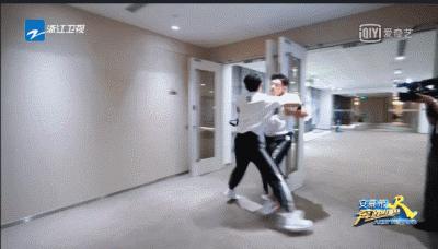 他这是中年发福了吗？