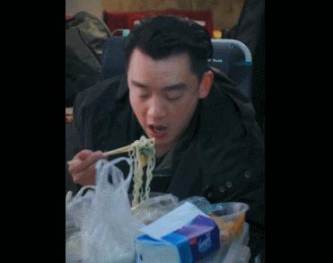 他这是中年发福了吗？