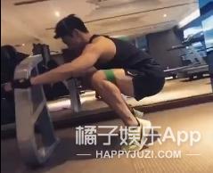 他这是中年发福了吗？