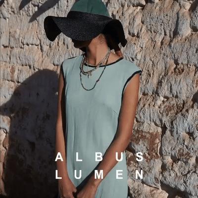 王一博虞书欣芒果台,王一博穿几款防晒衣