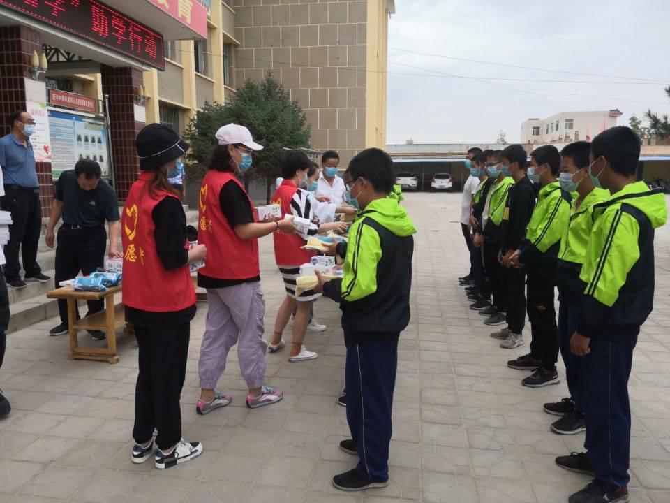 爱心助学心连心,心连心公益校园活动