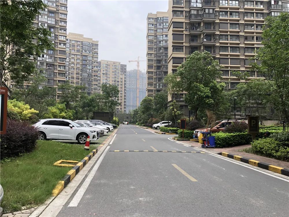 双学区，地铁近，配套全，这个网红小区交付两年却仅涨4000元/㎡