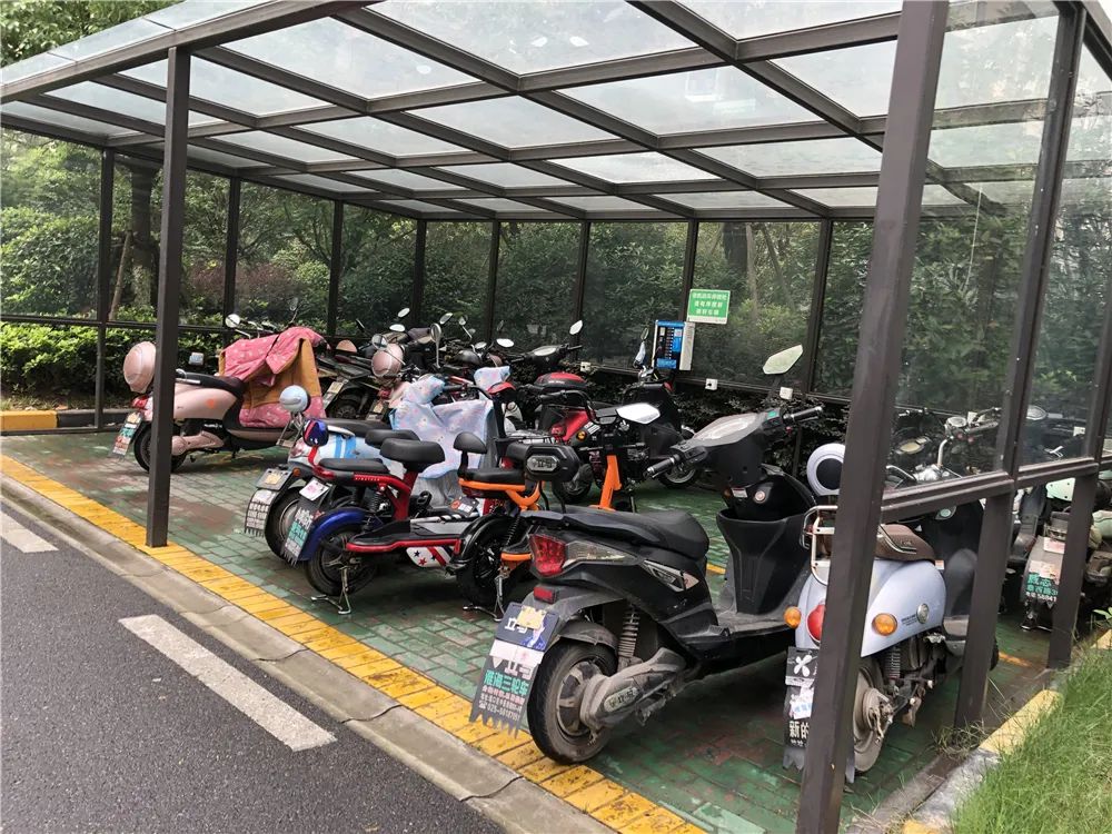 双学区，地铁近，配套全，这个网红小区交付两年却仅涨4000元/㎡