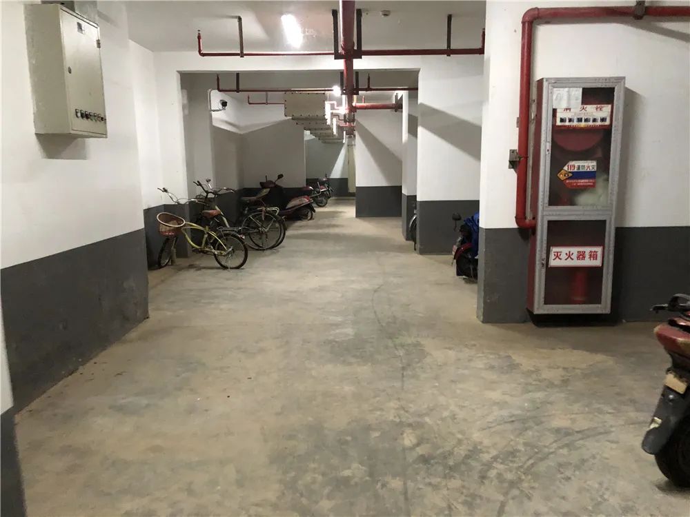 双学区，地铁近，配套全，这个网红小区交付两年却仅涨4000元/㎡