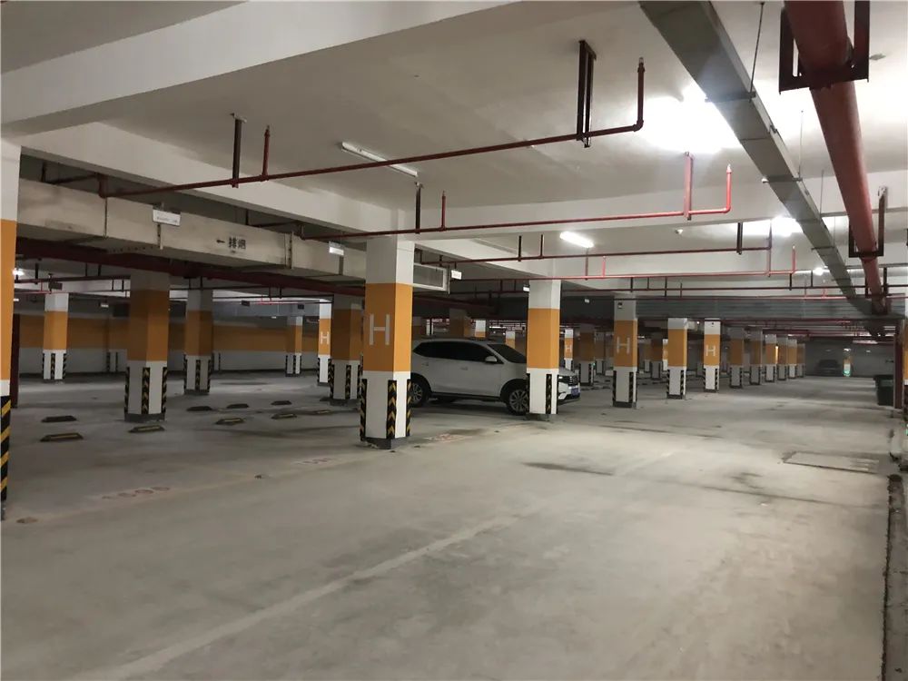 双学区，地铁近，配套全，这个网红小区交付两年却仅涨4000元/㎡